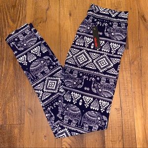 🐰New* Blue Aztec Elephant Print Leggings